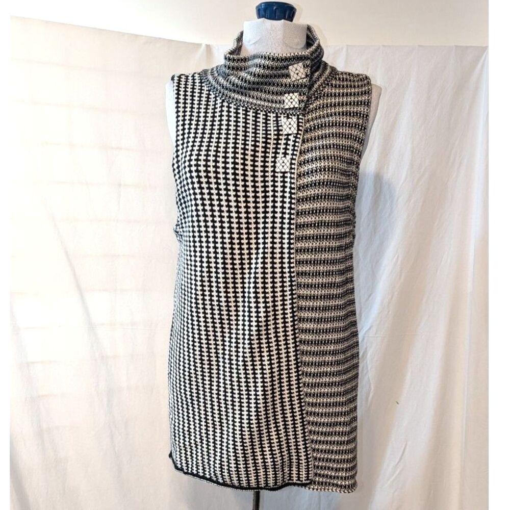 Habitat Asymmetric Woven Vest, size M